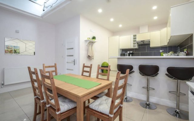 Bright &Airy 2 Bed in Stoke Newington