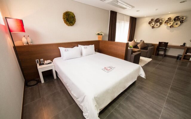Reve Hotel Jeju