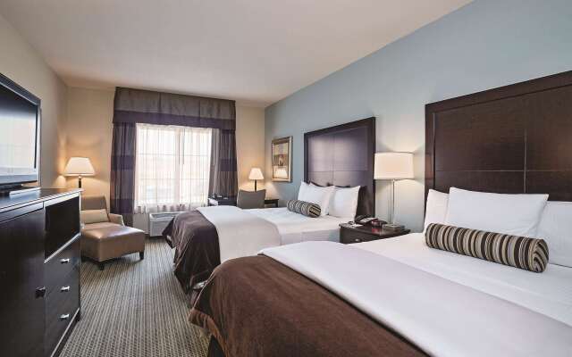 La Quinta Inn & Suites by Wyndham DFW Airport West - Euless