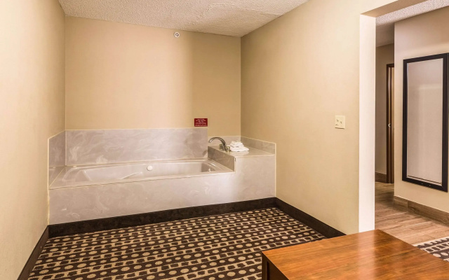 Quality Inn West Plains