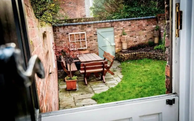 Spectacular 4BR Townhouse in Georgian Quarter, free parking