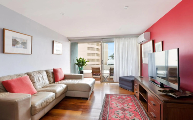 manlybeachonline.com713 At The Beach