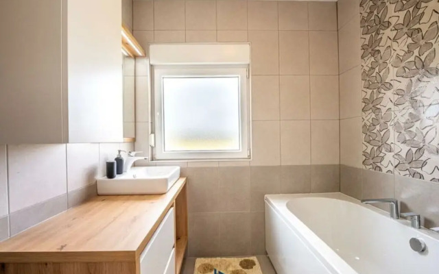 Villa Dvor Comfortable Holiday Residence