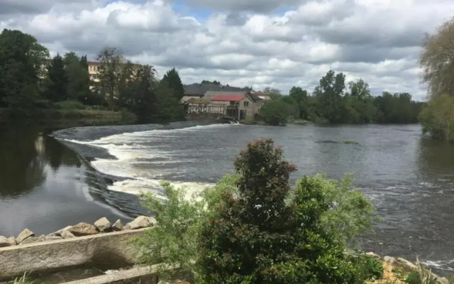 The Two Vines 2 Bed House in Chez Ravard