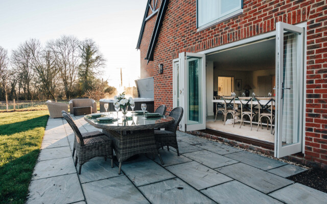Hayward House, Hot Tub, Large Garden