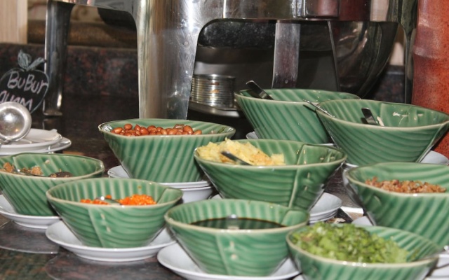 Zamzam Hotel And Convention Batu Powered By Archipelago – Meal – Batu
