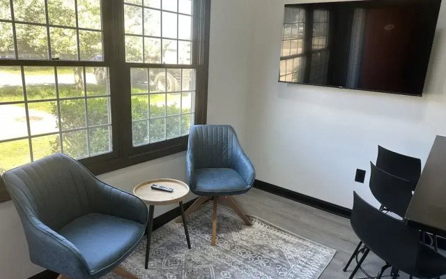 Harborside Suites