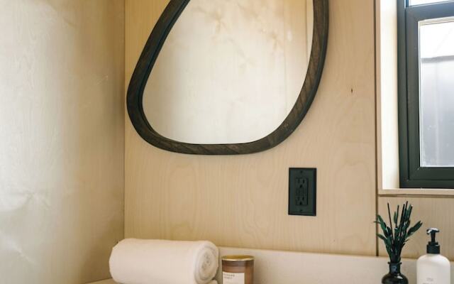 Yellowstone Peaks Hotel