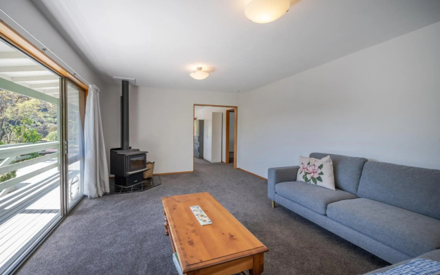Libeau Lane Views - Akaroa Holiday Home