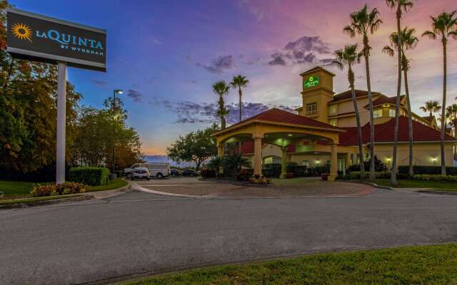 La Quinta Inn & Suites by Wyndham Orlando Airport North