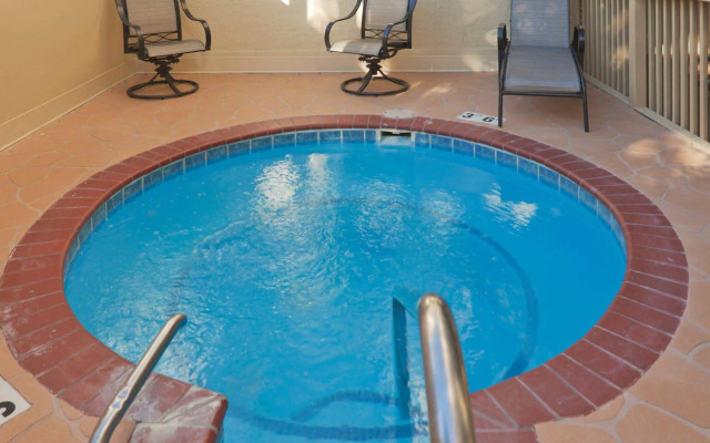 Quality Inn & Suites Downtown Mansfield