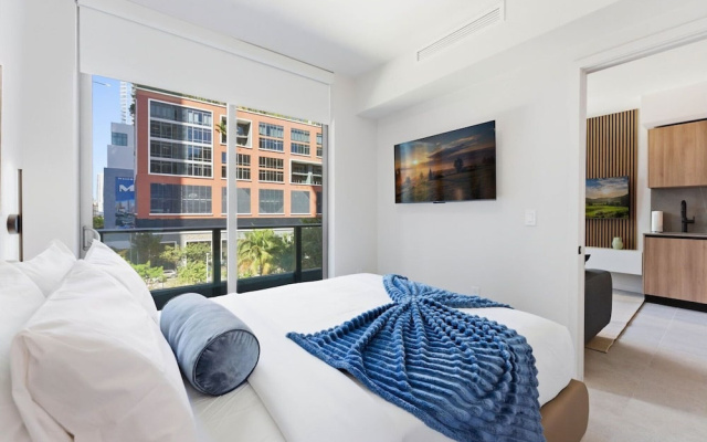 Modern 2BR + Den in Downtown Miami