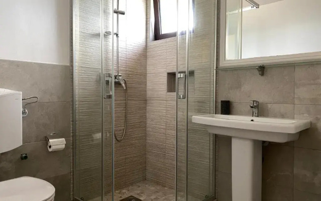 Lake River House Ada Bojana