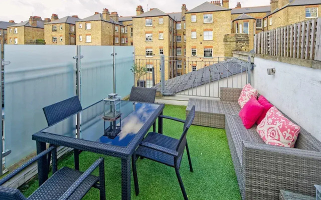 Lovely Apartment With Roof Terrace in Battersea