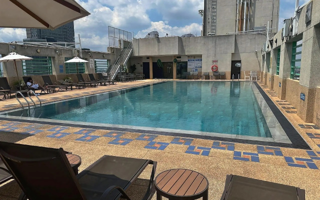 Grand Tower Inn Rama VI Hotel