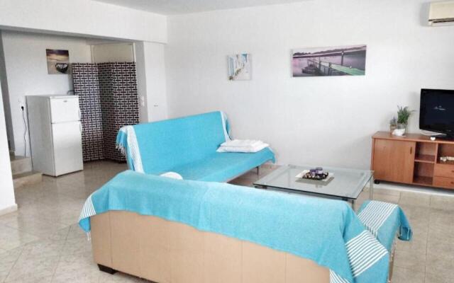 Renovated apt close to beach Wifi AC