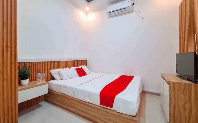RedDoorz Syariah @ Boemi 2 Guesthouse Tasikmalaya – Guest Rooms – Tasikmalaya