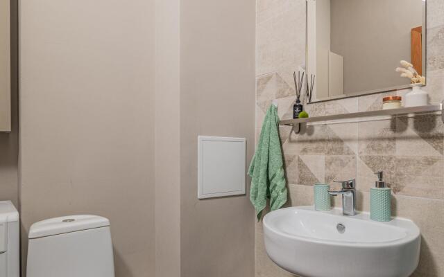 БТВ Апартс на улице Крестинского 4