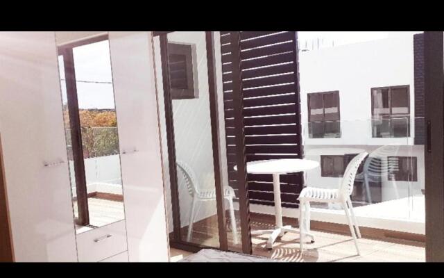 Carré d'or v luxury 3bed duplex with private pool and rooftop sea view flic-en-flac, Mauritius 20mins walk to beach, bar, restaurants and amenities