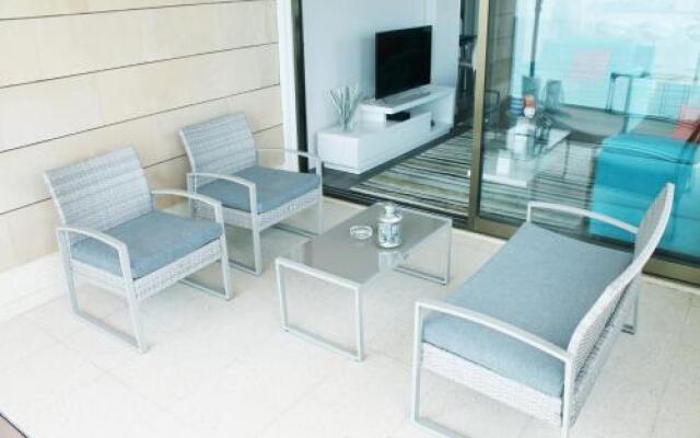 Lazuli Beachfront Apartment 254