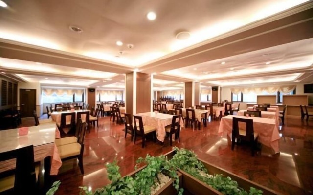 Ming Lu Holiday Hotel