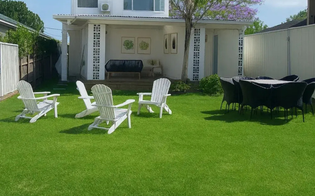 Light Filled 3-bed Coastal Home at Brighton Beach