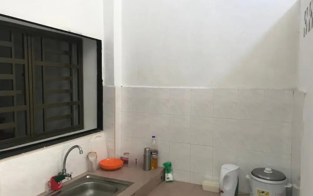 B&L Islanders Inn - Hostel