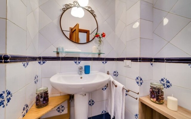 Modern & Charming 3 bed Flat in Central Location