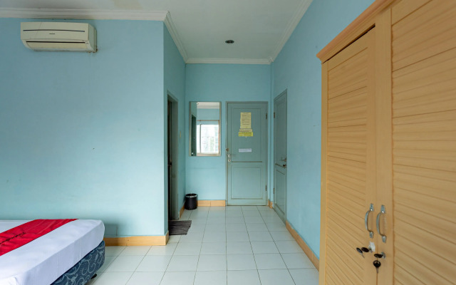 RedDoorz Plus @ Jalan Iskandar Muda Medan
