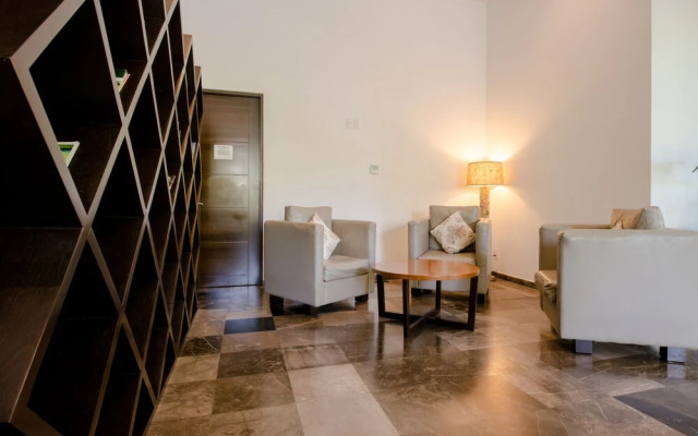 LUXURY! 4 POOLS - 2-bdr condo - GYM (V233)