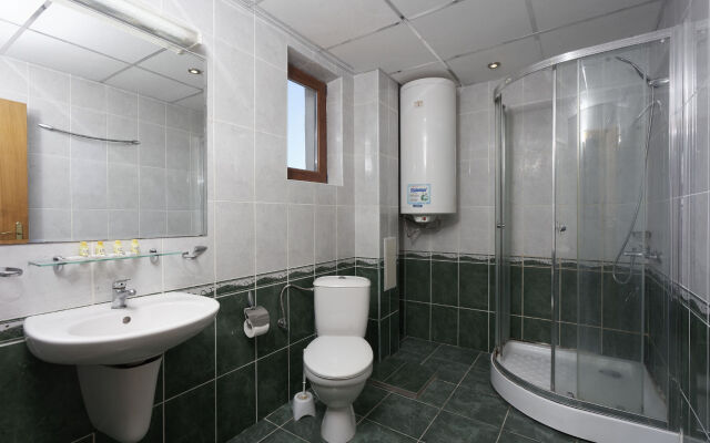 Hotel Vemara Club
