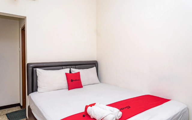 RedDoorz near Alun Alun Bandung 2