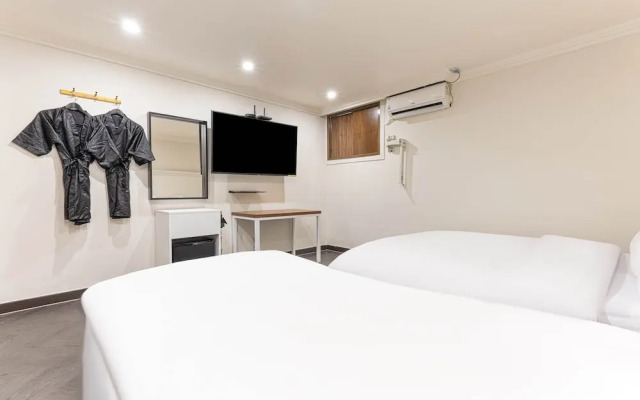 Film37.2 Hotel
