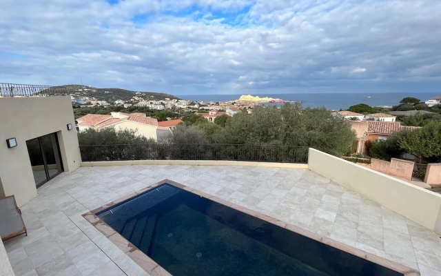 Superb Villa With Pool and sea View