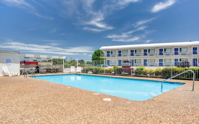 Motel 6 Fayetteville