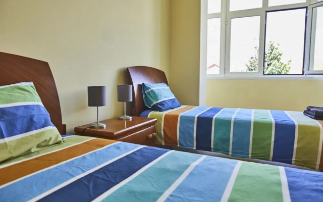 2 Bedroom Apartment Sol de Linda-a-Velha