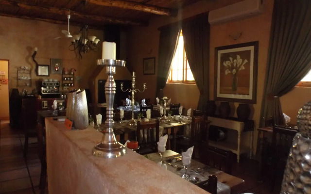 Old Mill Lodge, Working Ostrich Farm & Restaurant, Oudtshoorn