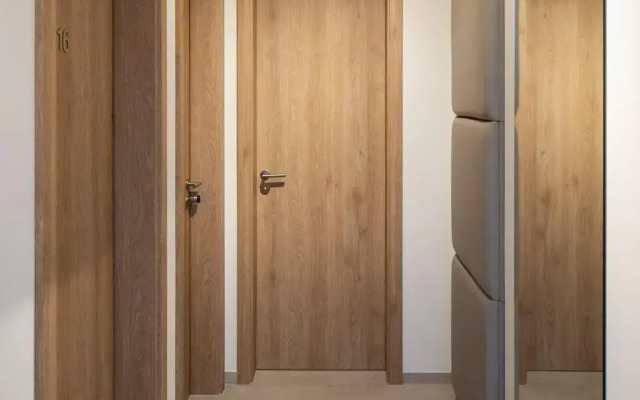 Home & Work Apartments