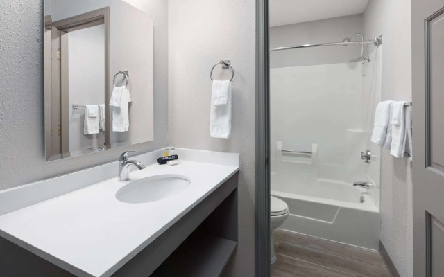 Days Inn by Wyndham Hutchinson