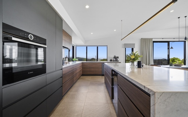 Scenic House With Private Yard & BBQ Area