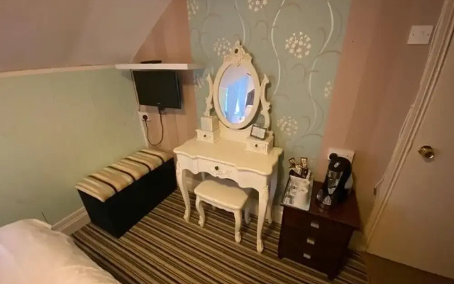 Delovely Hotel