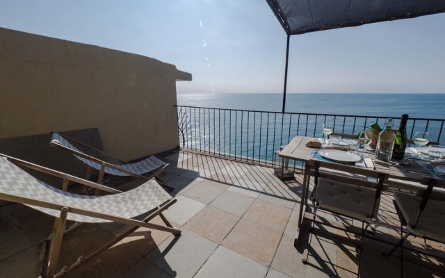 La Lampara Sea View Terrace Apartment With AC
