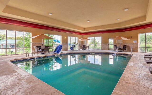 Holiday Inn Express And Suites Milwaukee Nw Park Place by IHG