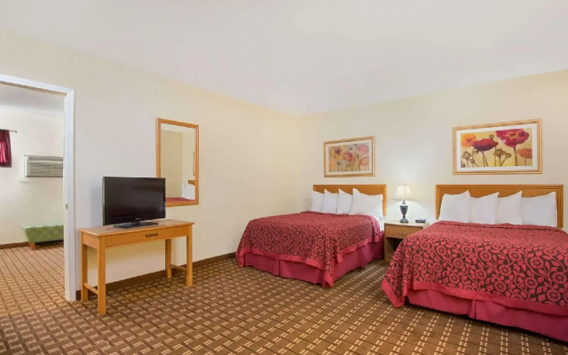 Studio 6 Suites Fremont, OH