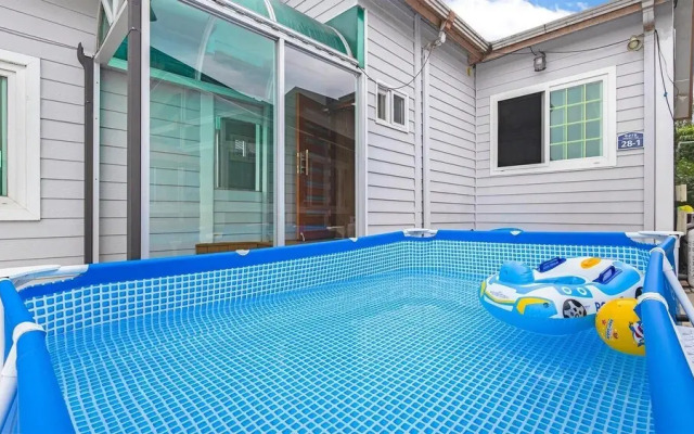 Gyeongju Cheongun28 Kids Poolvilla
