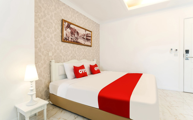 B2 Riverside Colonial Hotel