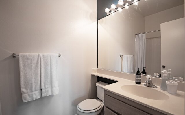 WanderJaunt - Stylish Mission Valley Apts