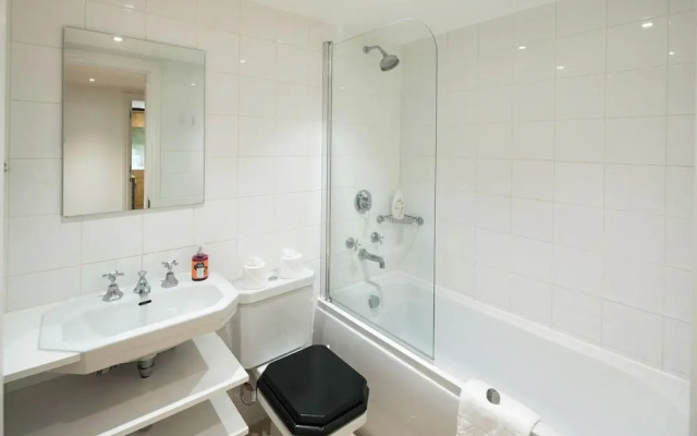 1BD Modern City Oasis: Near London Attractions
