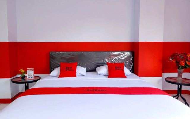 RedDoorz Plus @ Samratulangi Manado