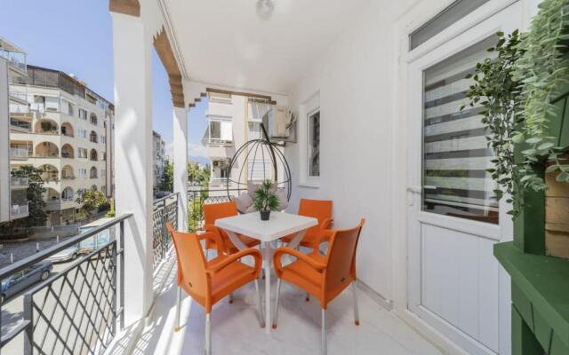 Central Flat Close to the Beach in Muratpasa